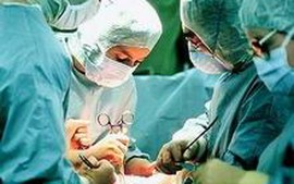 Tái tạo bàng quang bị cắt nhầm cho bệnh nhi ở Khánh Hòa